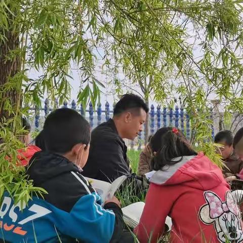 书香润泽校园       阅读丰富人生