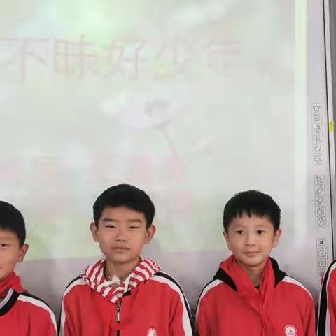 拾金不昧好少年   传递美德暖人心                      ——曲沟镇第二实验小学