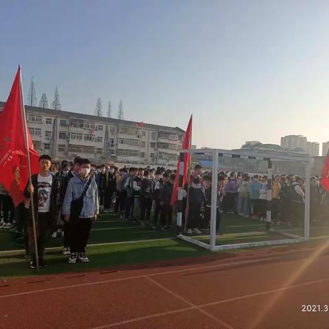 “‘童心永向党’——凤阳三中七年级师生游中都，登凤凰，爱家乡”大型户外活动掠影