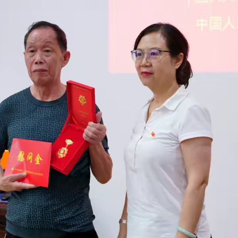 黔南州中支开展“光荣在党50年”纪念章颁发活动