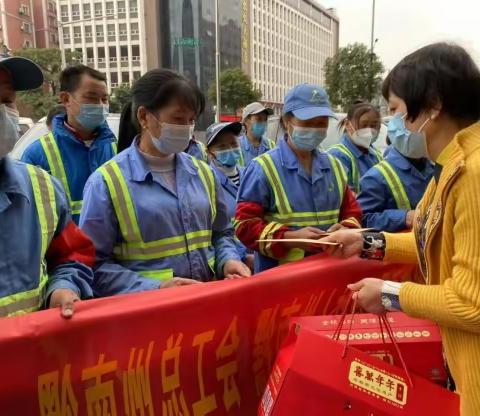 市总工会到白云区慰问黔南籍驻穗农民工