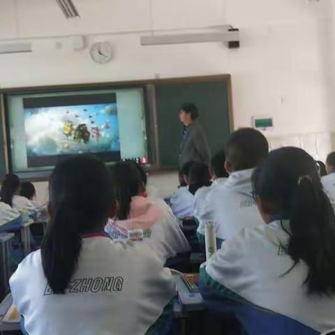 “三课一评一议”––音美心理微机组