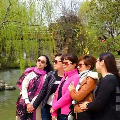 "烟花三月下杨州”有了京杭大运河，杨州就有了为皇帝下江南时游玩而建的瘦西湖，杨州因瘦西湖而闻名于世。