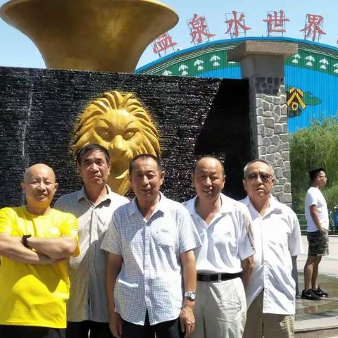 坦然面对相逢的所有，相信生活的每一次感动！ 朋友们！ 善待每一次遇见，珍惜每一次情缘。