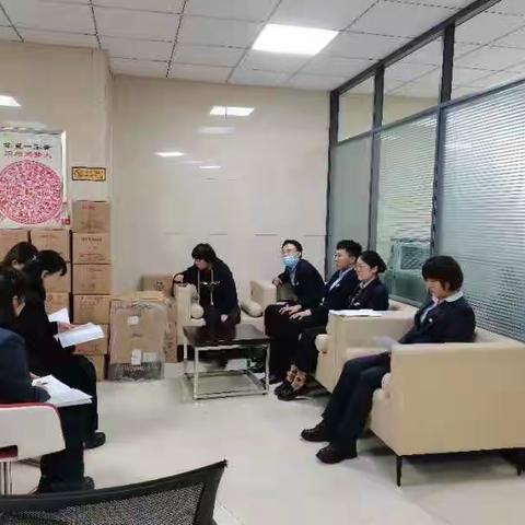 尧都支行利用夕会时间开展《内部控制手册》学习