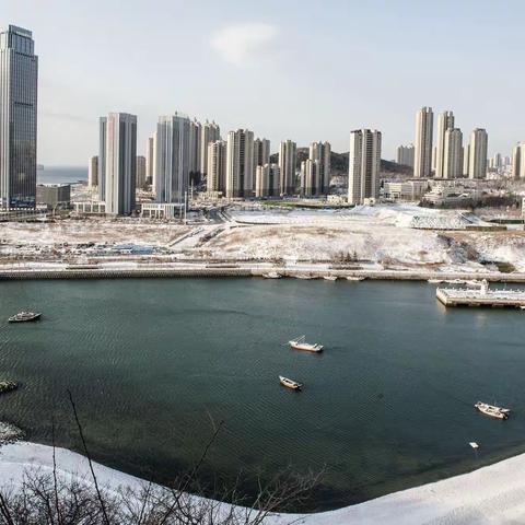 随拍    雪后的《西尖山》