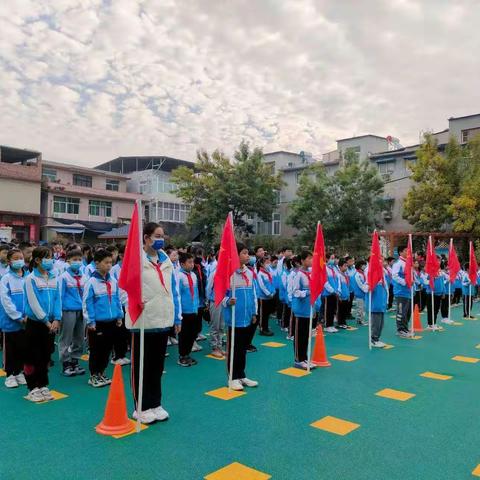 喜迎二十大 争做好队员——牧野区实验小学开展建队日73周年入队仪式活动