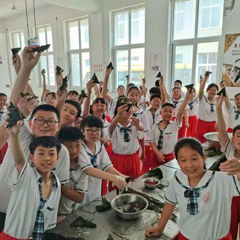 榴花绽放时，端午粽生香