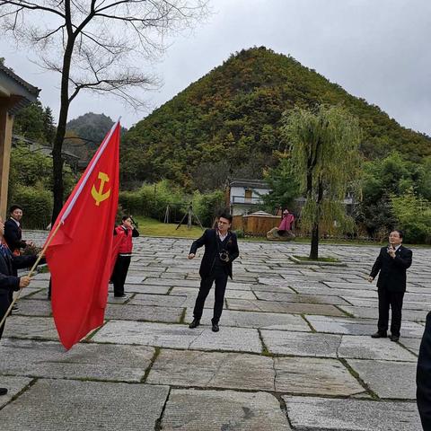 2019年10月16日车务段组织去栾川祖师庙村隐心谷扶贫慰问