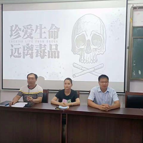 儋耳所张传任律师走进大成中学开展《喜迎二十大.全民禁毒在行动》