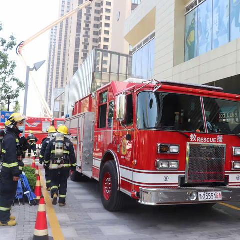 【我为群众办实事】高新消防开展大型商场消防实战演练及安全培训