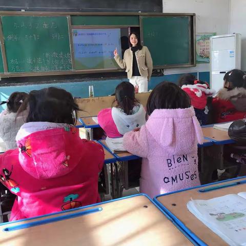 隆古乡中心村小学一年级数学教研活动