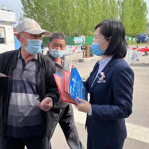 社保卡专场走进抱印村