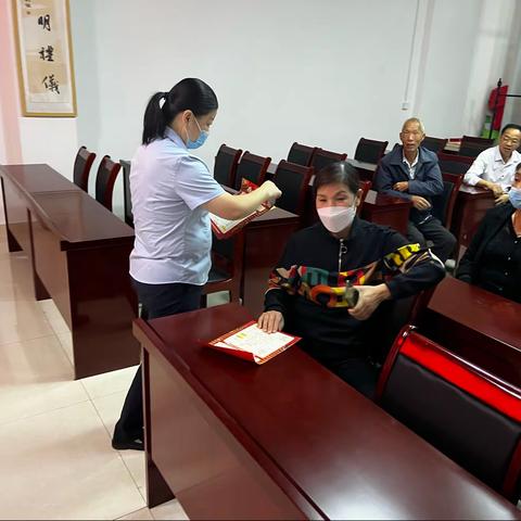 城南支行金融夜校走进小李村