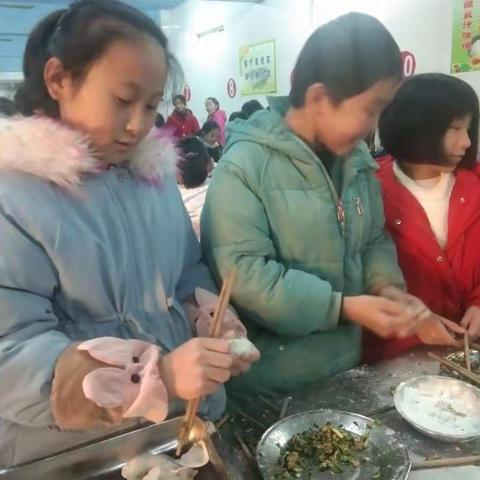 冬至来到，即将冻结了旧的一年，融化新的一年，结束一年的烦恼，压力，释放积攒的好运，欢乐，让祝福常伴我们。