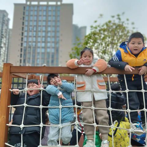 栗雨街道第四幼儿园大一班2月主题《我生活的周围》