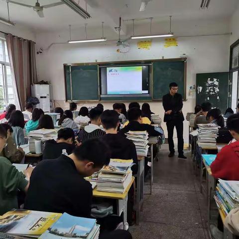 两校数学组青年教师交流学习，名师指导促成长