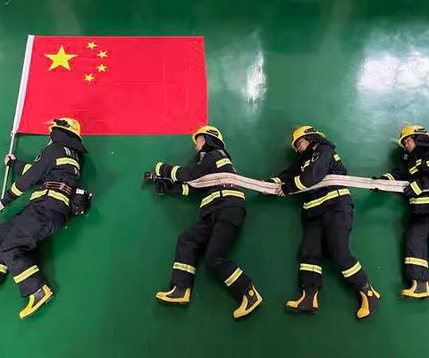 岚皋大队开展“我与祖国同框”主题党日活动