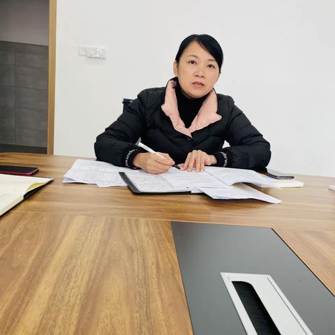 携手共进  扬帆起航———海口市琼山区椰博小学袁得雨名师工作室会议纪实