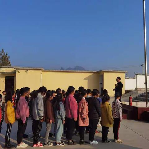 敲响安全警钟，共保人人平安———魏安小学119消防演练