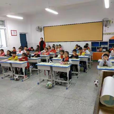 畅谈佳节好传统，欢聚一室迎中秋-------梅园路小学开展《我们的节日----中秋节》主题班队会报道