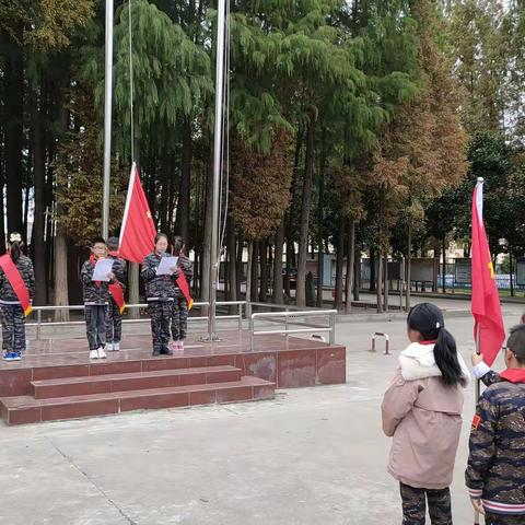 广水市八一学校“雏鹰向党”新队员入队暨一星章颁章仪式