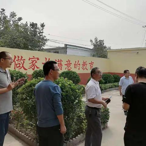 中心校领导及学校校长来我校指导工作