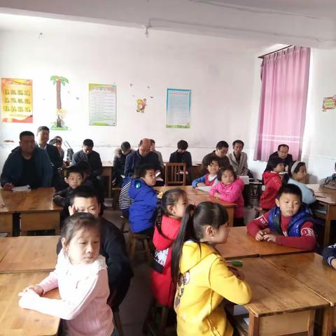 教育局和中心校领导来南白皮小学听科学评优课并给予精心指导