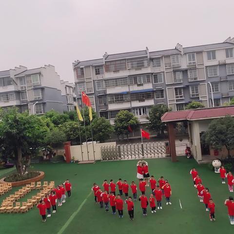 荔枝班宝贝们一起为祖国母亲庆祝生日！我爱你我的中国🇨🇳，祝您70岁生日快乐！