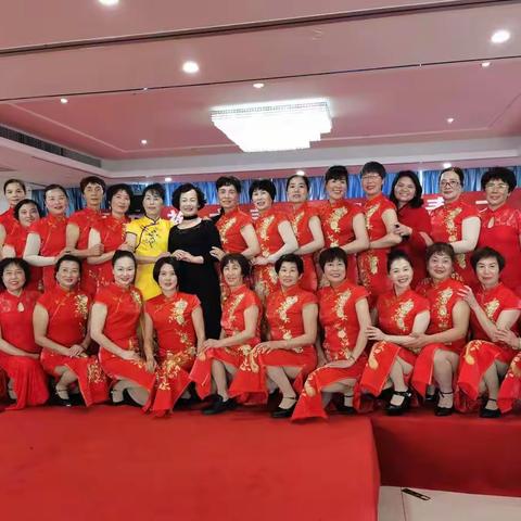 展旗袍之美迎新春之乐—北仑老年大学旗袍班