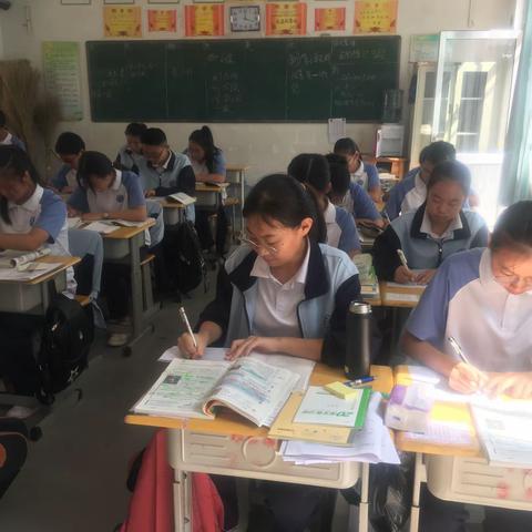 翰墨飘香，青春飞扬—中庄中学九年级英语书写比赛