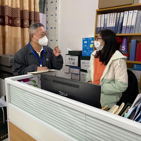 12月14日镇纪检监察办开展疫情防控专项监督检查