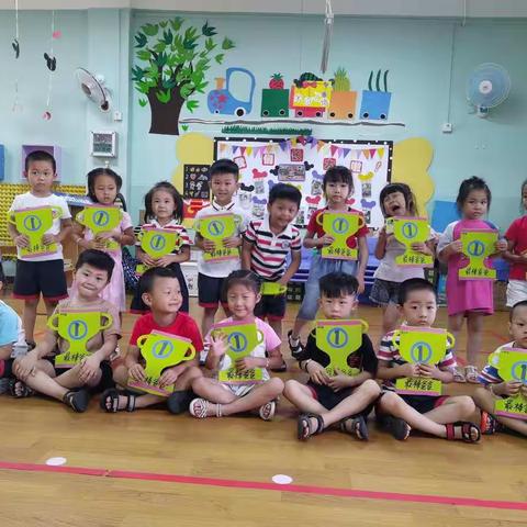 中二班祝所有的爸爸：父亲节快乐！家庭幸福！