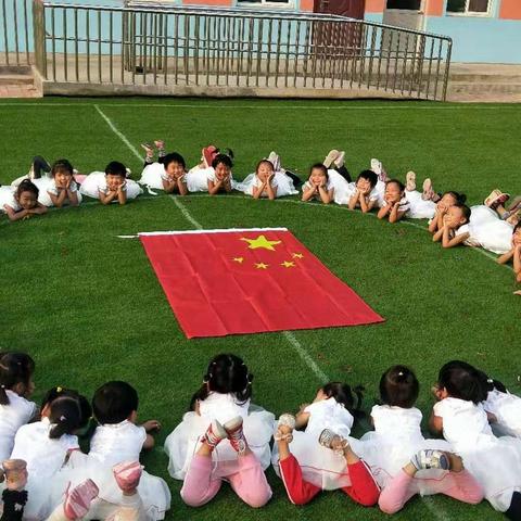 童心颂祖国，快乐迎国庆————明桥小学幼儿园