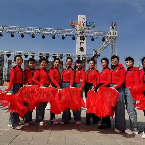 四月再见，五月你好！生活很简单，快乐也很简单，余生很贵，请勿浪费，来不及认真的年轻，但要认真的老去🌹🌹