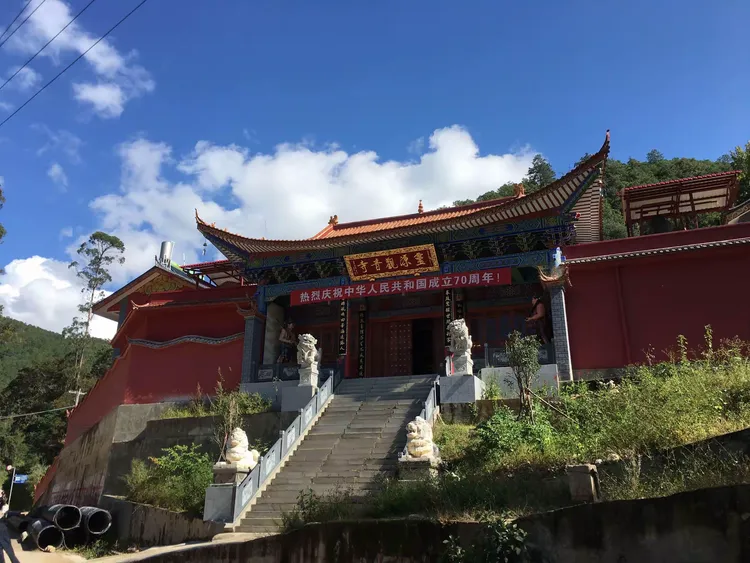 云南丽江香格里拉灵源观音寺,丽江古城,虎跳