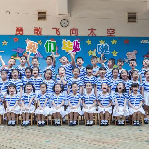 76140部队幼儿园2019届大班毕业典礼邀请函