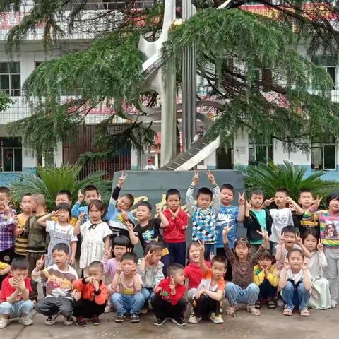 “走进小学，体验成长”杜市中心幼儿园，大四班幼小衔接活动。