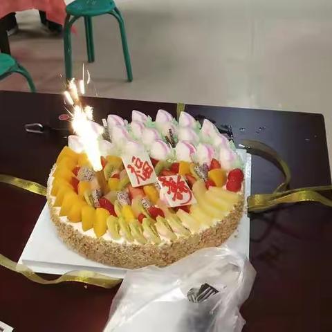 冯河村为九月生日的65岁以上老人庆生