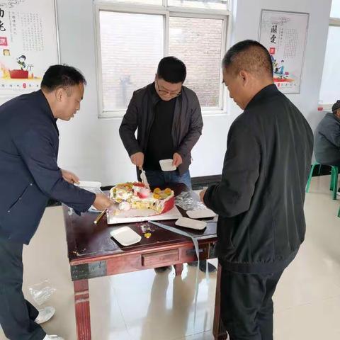 冯河村为十月生日的65岁以上老人庆生