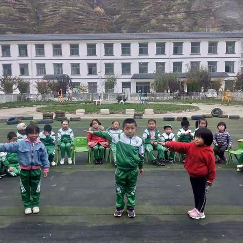 快乐游戏，健康发展——甘江头乡中心幼儿园大一班唱一首歌游戏体验课活动