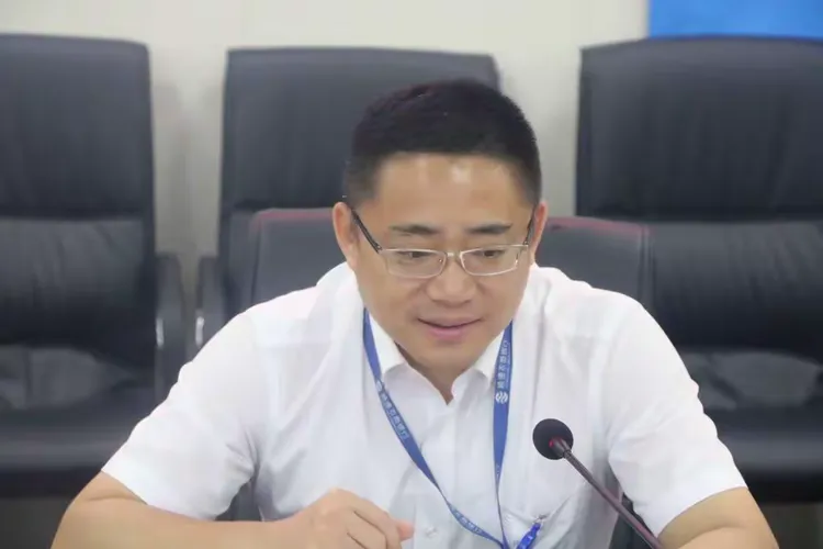 中建六局助理总经理、华南公司党委书记、董事长高振洲与顺德农商行业主一行到顺德农商行项目调研指导工作