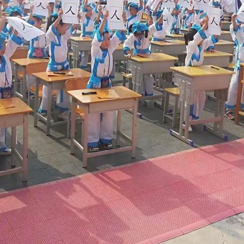 朱砂启智    开笔启蒙——来宾市水落小学开笔礼