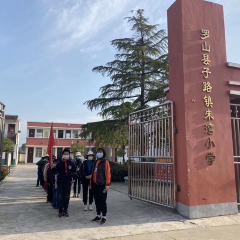 “种下一粒爱的种子，让爱长存！”——子路镇朱湾小学“学习雷锋”走进敬老院