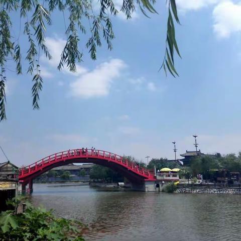 清明上河园里的半日浮生