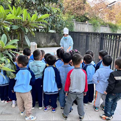 东风实验学校附属铁山坪幼儿园中班《好玩的石磨豆浆》实践活动
