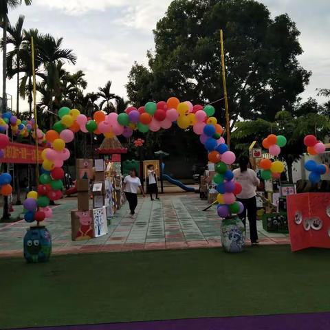 南吕分场中心幼儿园大一班《七彩童年，阳光六一》的画展