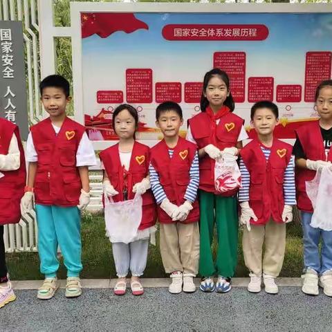 凯瑞小学二年级五班“希望小队”环保志愿活动