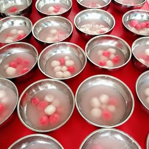 《搓汤圆.品汤圆》中二班的宝贝都是棒棒哒，自己动手自作搓汤圆，好吃又好看(｡･ω･｡)ﾉ♡