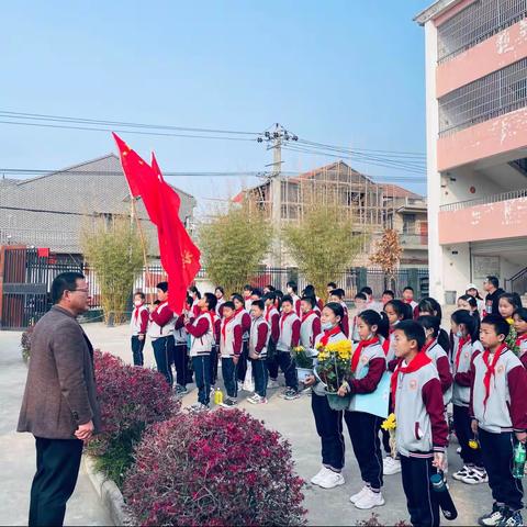 苦竹乡徐碾小学“缅怀革命先烈，弘扬民族精神”清明节祭扫活动